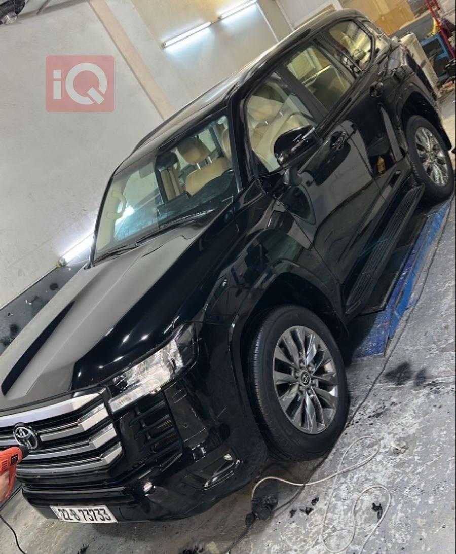 تۆیۆتا لاند کروزەر